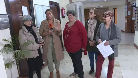 250 vecinos de una comunidad denuncian los abusos del administrador de la finca: "Nos sentimos secuestrados" 250 vecinos de una comunidad denuncian los abusos del administrador de la finca: "Nos sentimos secuestrados"