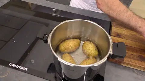 Lavar las patatas Lavar las patatas