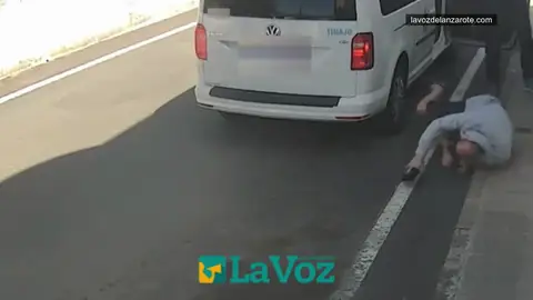Un taxista agrede a un pasajero en Canarias Vídeo: Agresión brutal de un taxista a un pasajero por pagarle con un billete de 50 euros