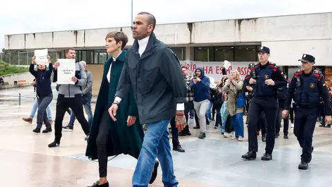 Dani Alves abandona la prisión de Brians 2 Dani Alves abandona la prisión de Brians 2
