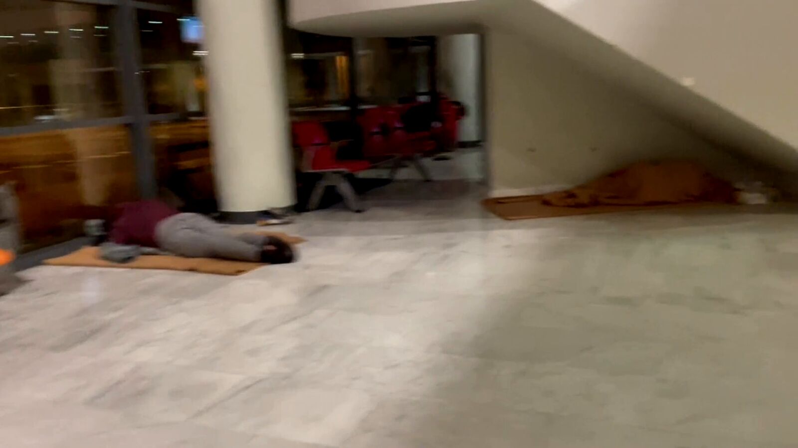 Al menos 35 indigentes se atrincheran en un hospital de Palma 