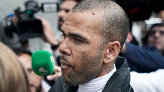 Dani Alves, a su salida de la c&aacute;rcel de Brians 2