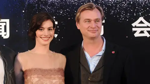 La actriz Anne Hathaway y el director Christopher Nolan La actriz Anne Hathaway y el director Christopher Nolan