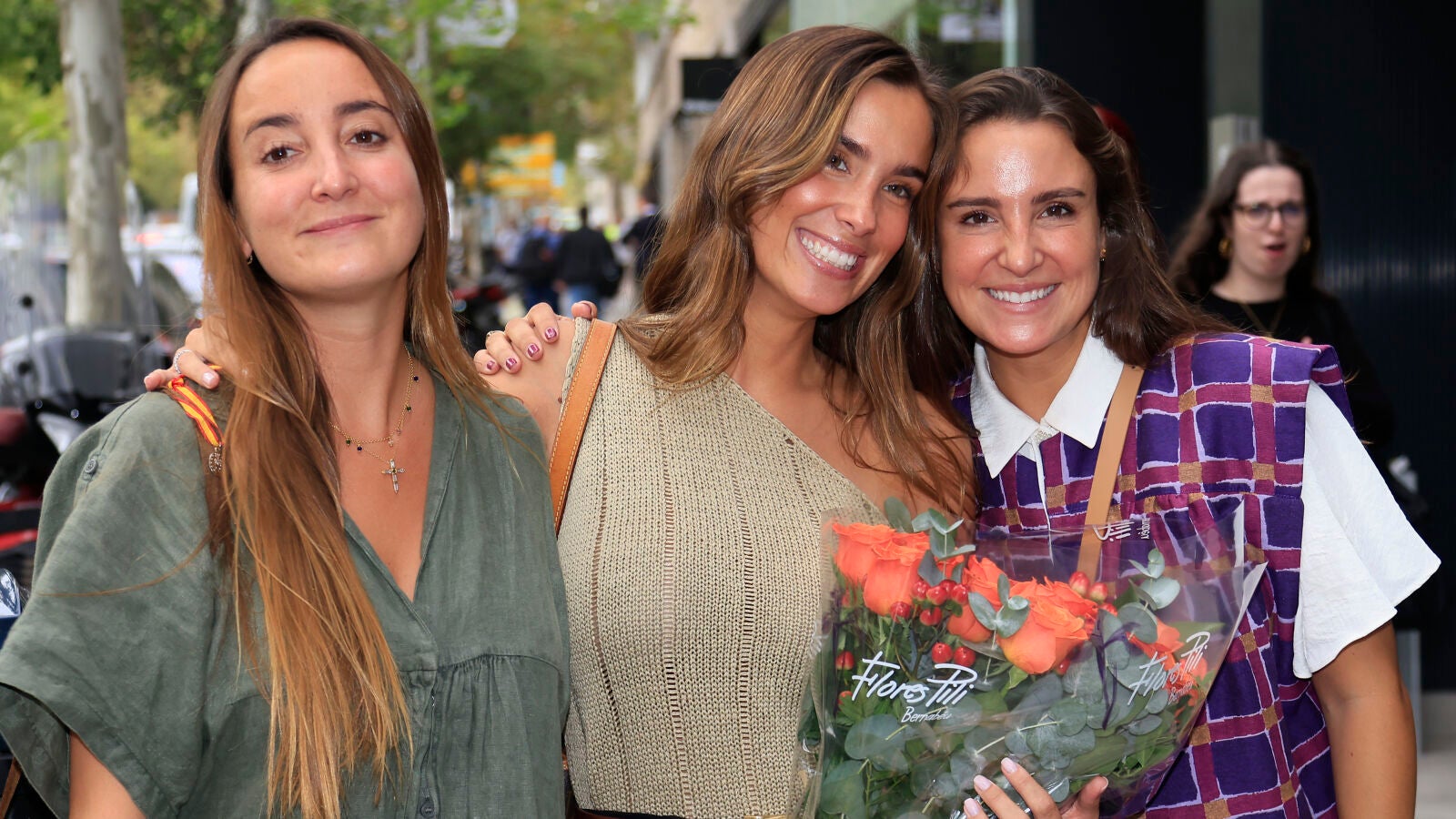 María Pombo y sus hermanas, Marta y Lucía, se despiden de su abuela paterna: 