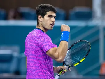 Carlos Alcaraz celebra su victoria ante Lorenzo Musetti en el Miami Open Carlos Alcaraz celebra su victoria ante Lorenzo Musetti en el Miami Open
