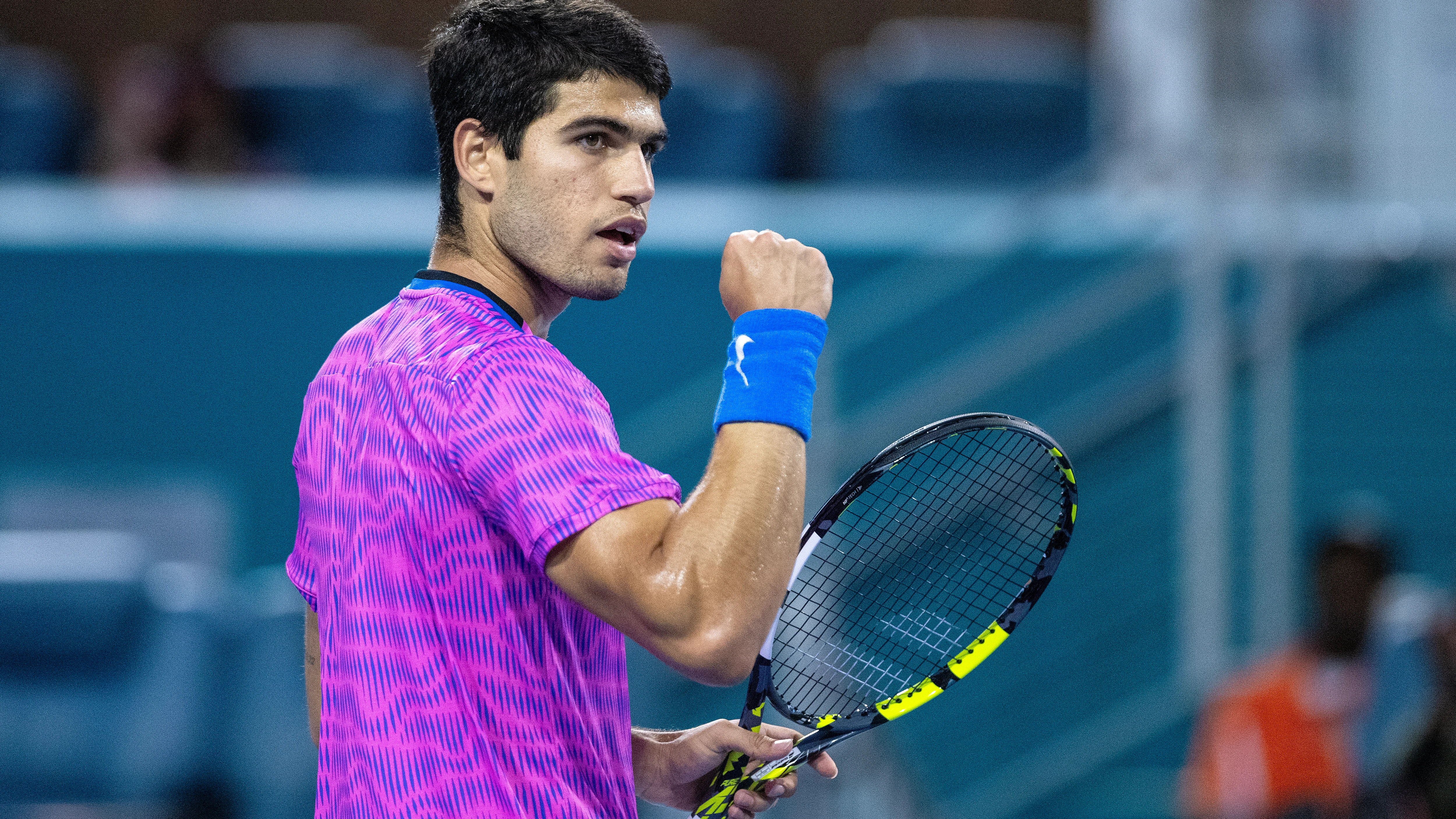 Carlos Alcaraz celebra su victoria ante Lorenzo Musetti en el Miami Open Carlos Alcaraz celebra su victoria ante Lorenzo Musetti en el Miami Open