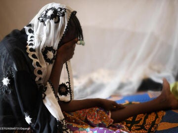 Una mujer de Burkina Faso a la que se le ha practicado mutilación genital femenina