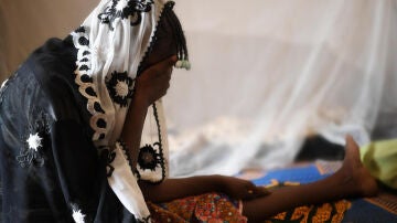 Una mujer de Burkina Faso a la que se le ha practicado mutilación genital femenina