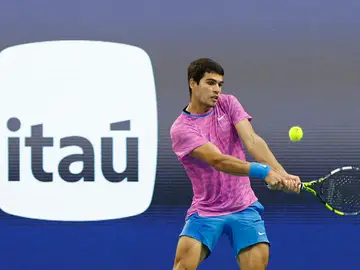 Carlos Alcaraz, en acción en el Miami Open Carlos Alcaraz, en acción en el Miami Open