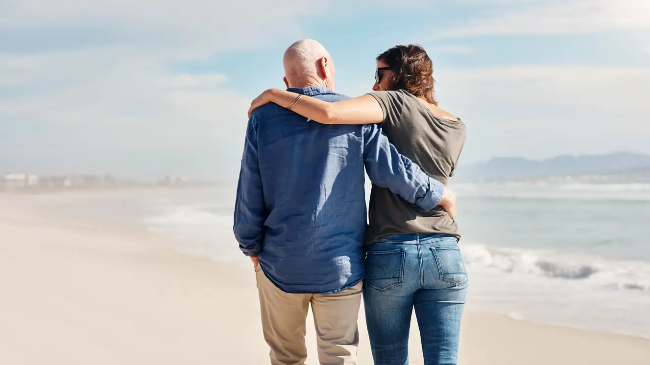Padre e hija abrazados Padre e hija abrazados