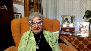 Angelita, de 88 años, afronta la soledad haciendo vídeos que se han vuelto virales: &quot;A mi no me lleva las redes nadie&quot;