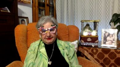 Angelita, de 88 años, afronta la soledad haciendo vídeos que ya son virales: 
