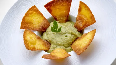 Totopos con guacamole Totopos con guacamole