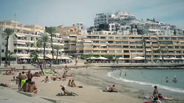 El infierno de los trabajadores que buscan un alquiler anual en Ibiza: "Voy a trabajar en avión cada día"