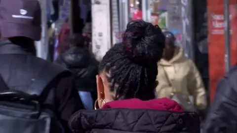 Mujer con trenzas