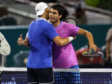 Alcaraz y Dimitrov se saludan tras el partido Alcaraz y Dimitrov se saludan tras el partido