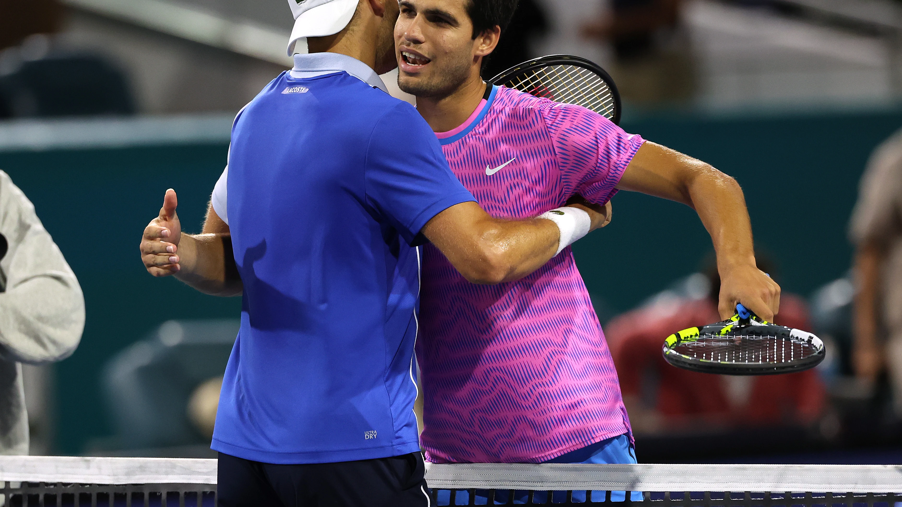 Alcaraz y Dimitrov se saludan tras el partido Alcaraz y Dimitrov se saludan tras el partido