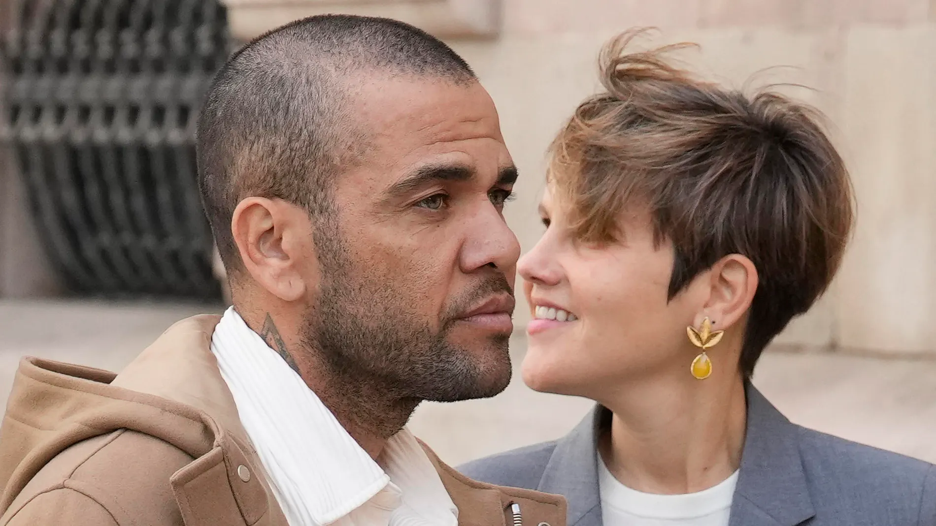 Dani Alves junto a su abogada Inés Guardiola Dani Alves junto a su abogada Inés Guardiola