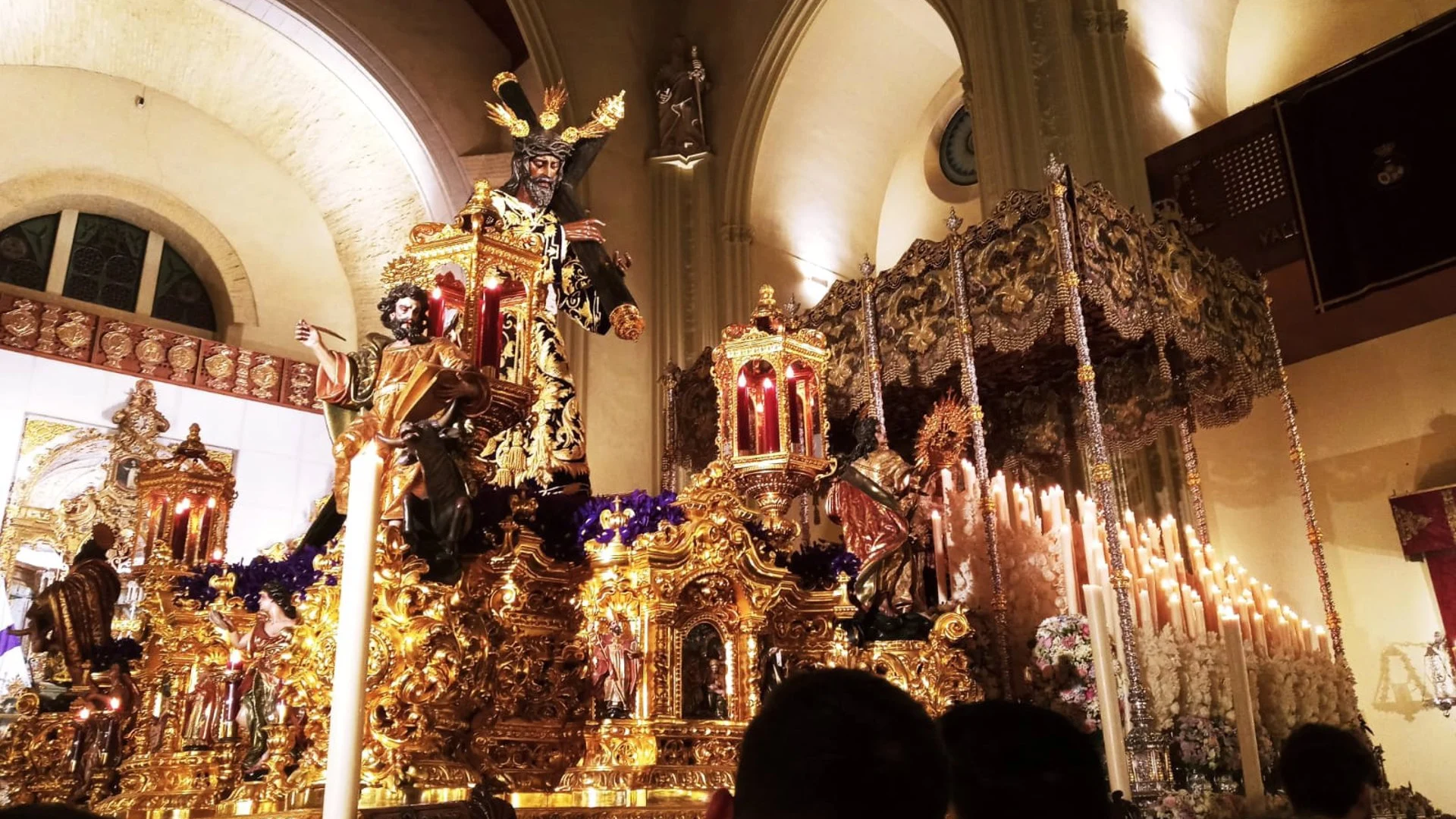 La Madrugá, dentro de la Iglesia La Madrugá, dentro de la Iglesia