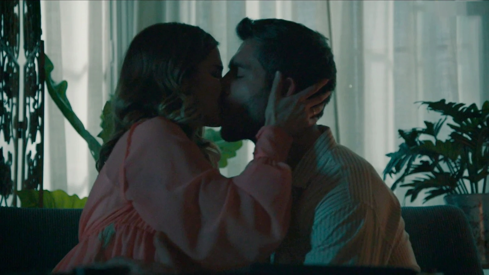 Bego&ntilde;a y Andr&eacute;s sucumben a la pasi&oacute;n
