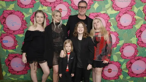 La familia de Tori Spelling y Dean McDermott La familia de Tori Spelling y Dean McDermott