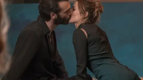 La pasión turca - Ep.2 Olivia y Yaman besándose
