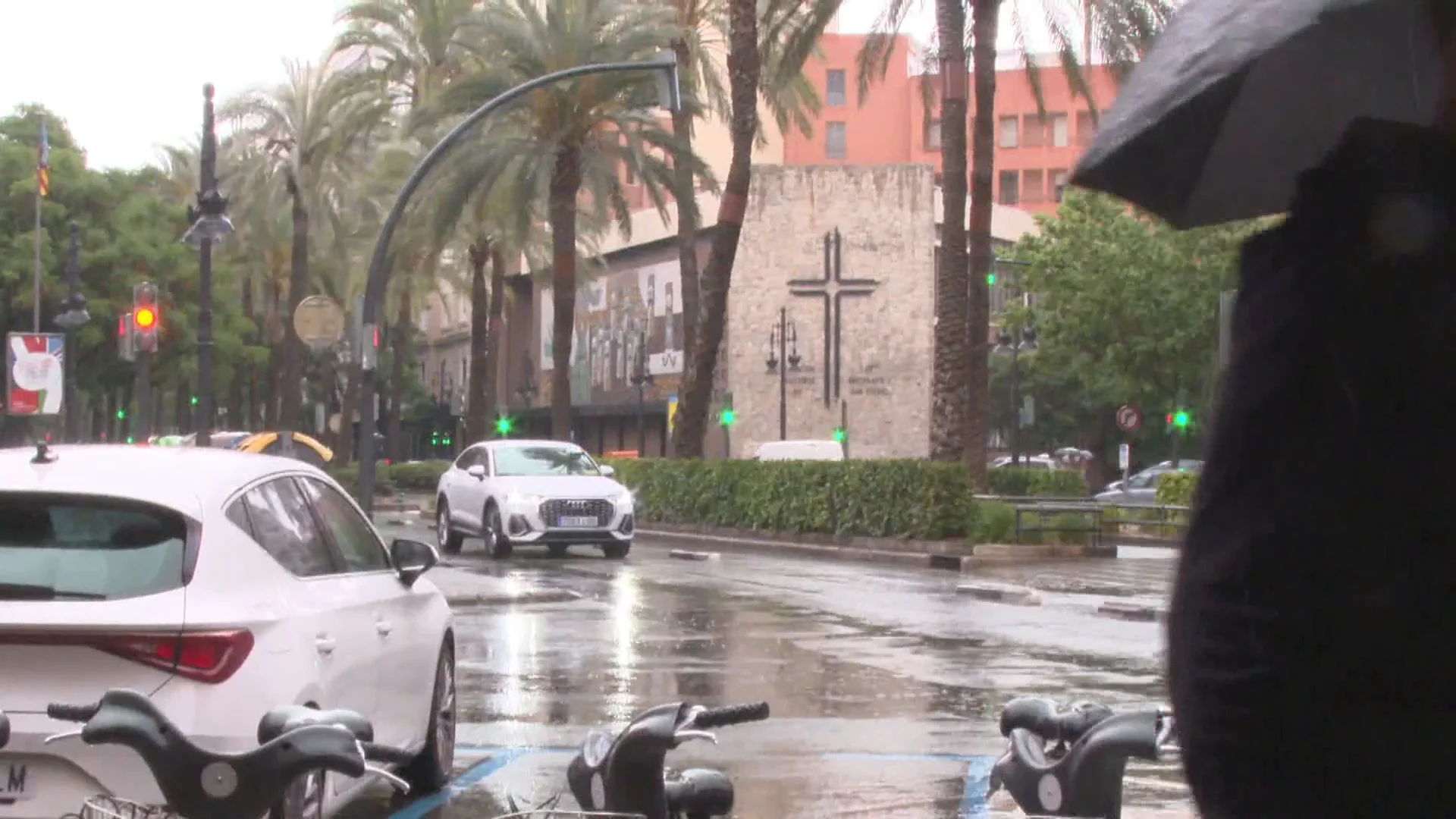 Varias procesiones canceladas por las condiciones climáticas adversas. Sevilla, Granada o Valencia han cancelado sus procesiones este Domingo de Resurrección.
