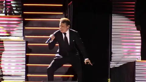 Paloma Cuevas y Luis Miguel huyen del mal tiempo de España y pasan la Semana Santa al calor del paraíso Paloma Cuevas y Luis Miguel huyen del mal tiempo de España y pasan la Semana Santa al calor del paraíso