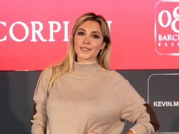 Gisela posando para la prensa Gisela posando para la prensa