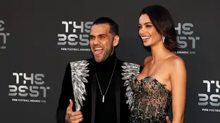 Dani Alves y Joana Sanz en la entrega de los Premios The Best 2018 Dani Alves y Joana Sanz en la entrega de los Premios The Best 2018