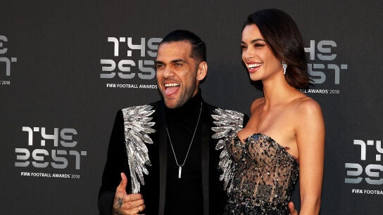 Dani Alves y Joana Sanz en la entrega de los Premios The Best 2018