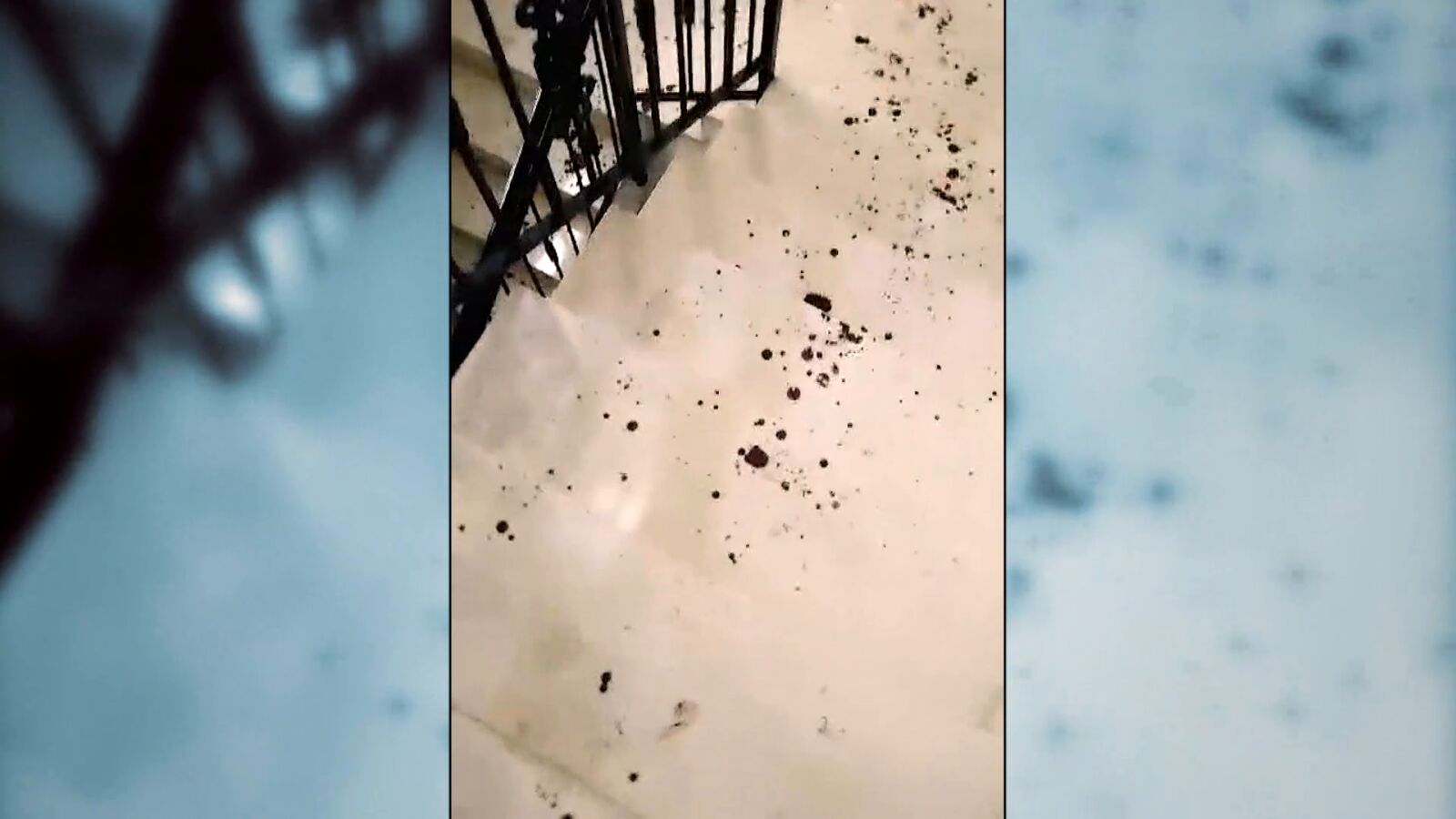 Le piden el dinero de la limpieza del edificio tras el asesinato de su hijo: 