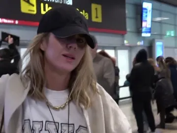 Amelia Bono, en el aeropuerto de Madrid Amelia Bono, en el aeropuerto de Madrid