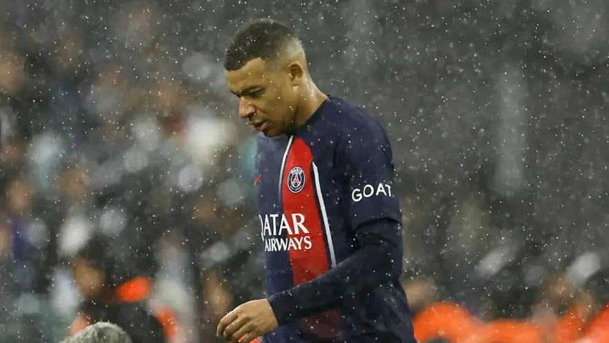 Mbapp&eacute;, sustituido en el V&eacute;lodrome