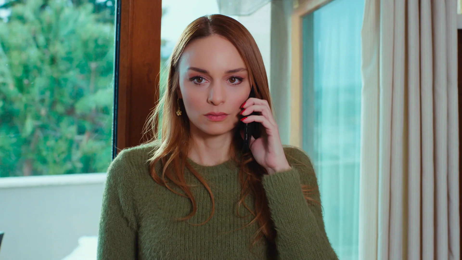 Cansu habla por teléfono con Ender Cansu habla por teléfono con Ender
