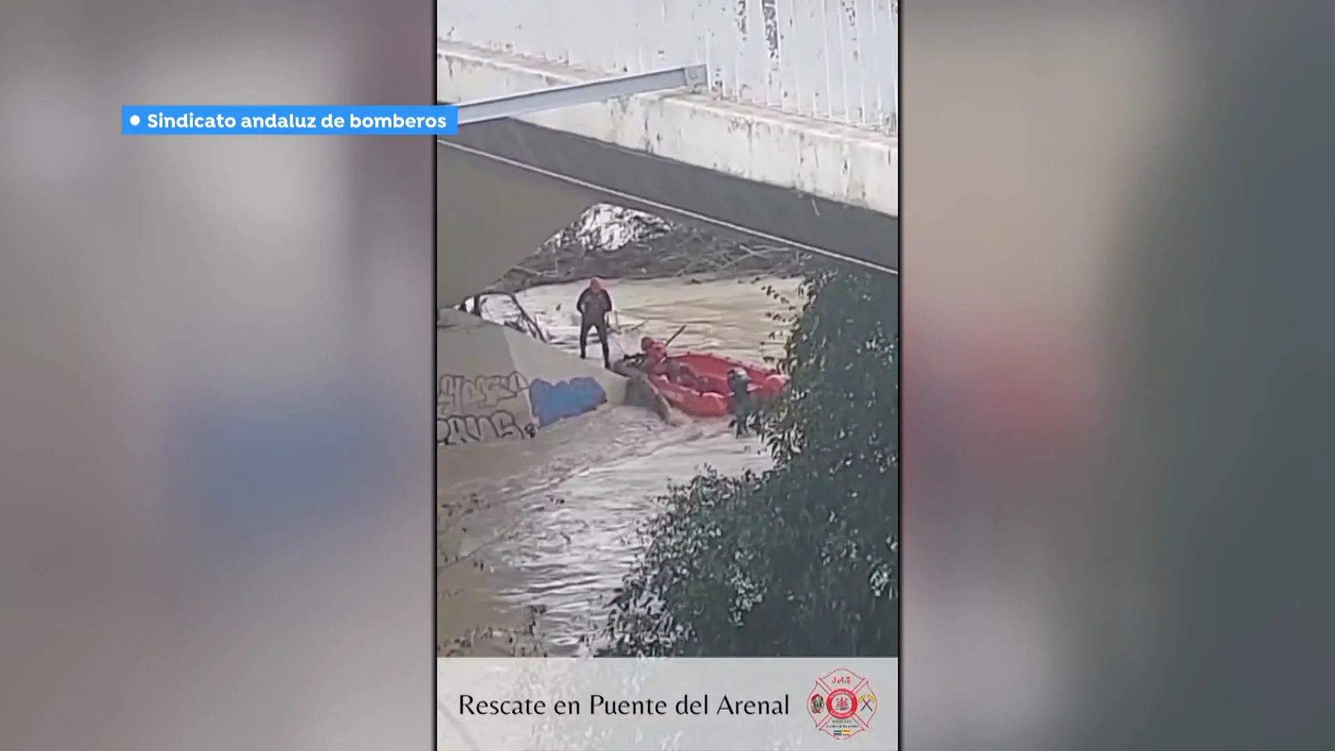 Rescate de un joven del r&iacute;o Guadalquivir