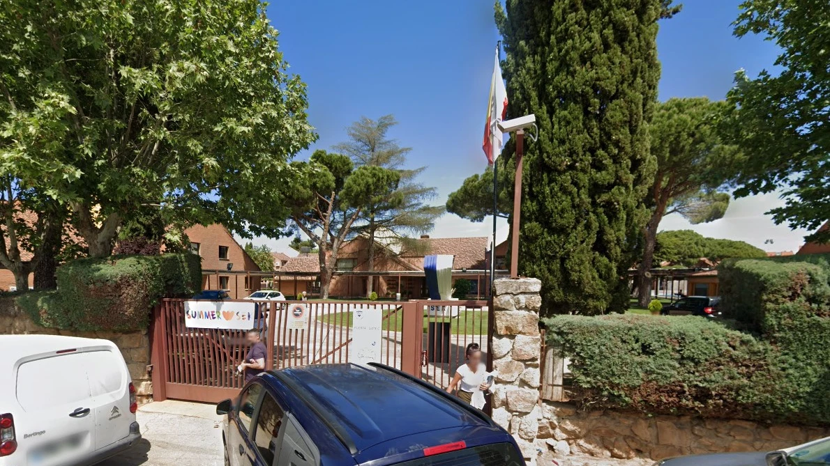 Entrada del Colegio Internacional SEK-El Castillo Entrada del Colegio Internacional SEK-El Castillo