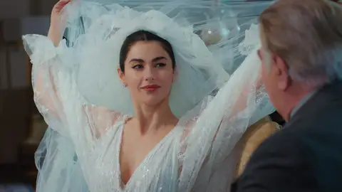 Sahika, vestida de novia, en su boda con Hasan Ali Sahika, vestida de novia, en su boda con Hasan Ali