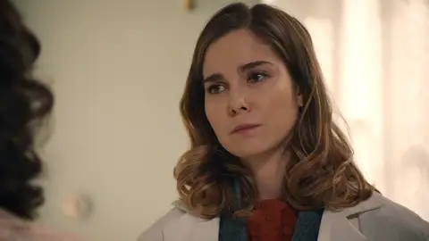 Avance del próximo capítulo de Sueños de libertad: Elena provoca a Begoña en el dispensario Avance del próximo capítulo de Sueños de libertad: Elena provoca a Begoña en el dispensario