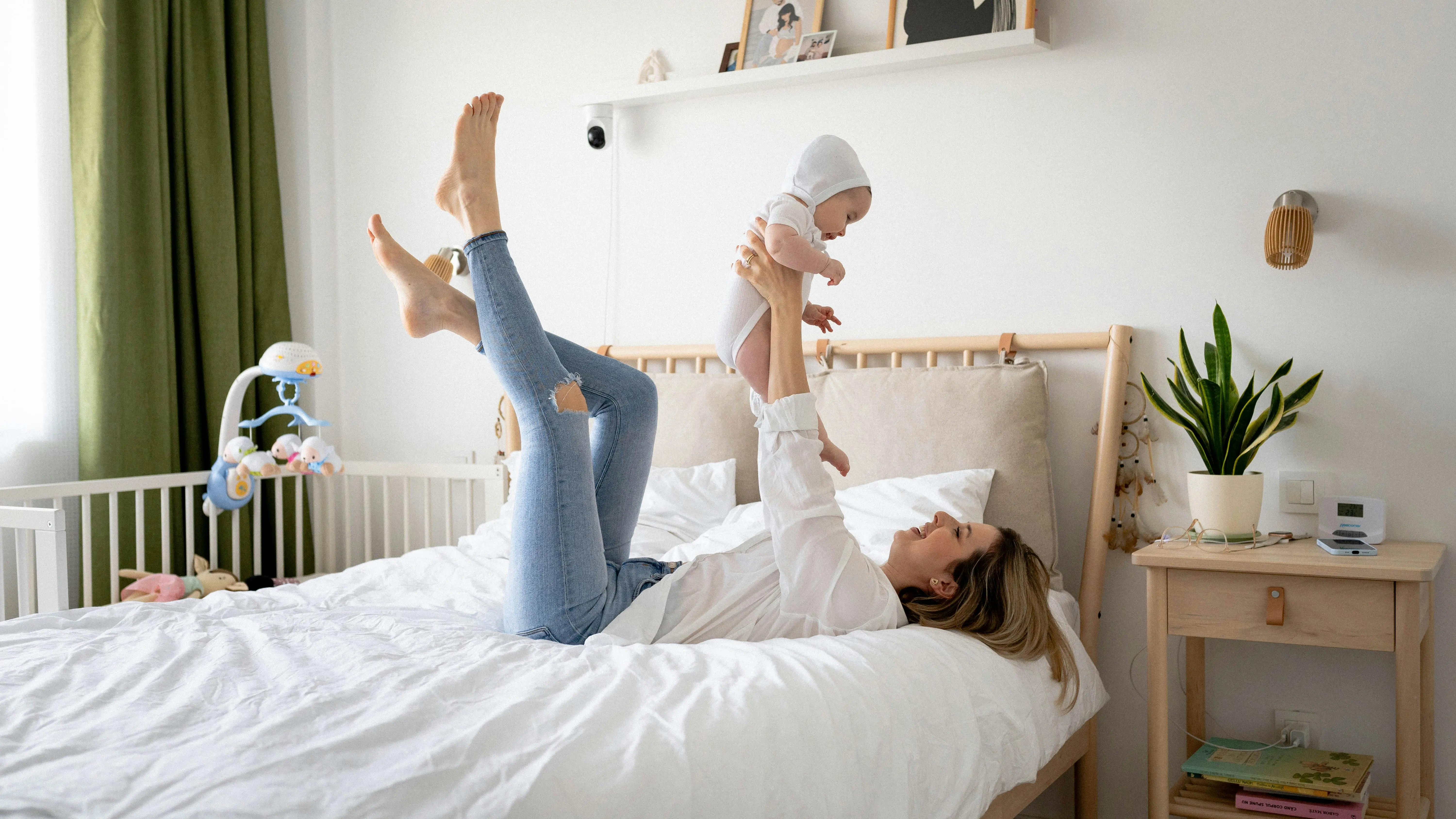 Mujer y su bebé Mujer y su bebé
