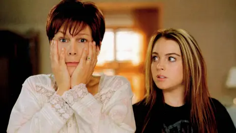 Jamie Lee Curtis y Lindsay Lohan en Ponte en mi lugar (Freaky Friday) en 2003 Jamie Lee Curtis y Lindsay Lohan en Ponte en mi lugar (Freaky Friday) en 2003