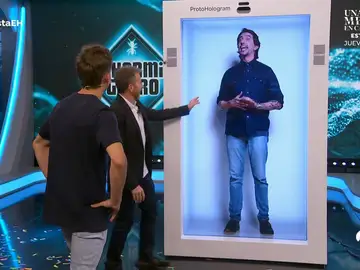Marron sorprende a Pedro Acosta y aparece en El Hormiguero... ¡En forma de holograma! Marron sorprende a Pedro Acosta y aparece en El Hormiguero... ¡En forma de holograma!