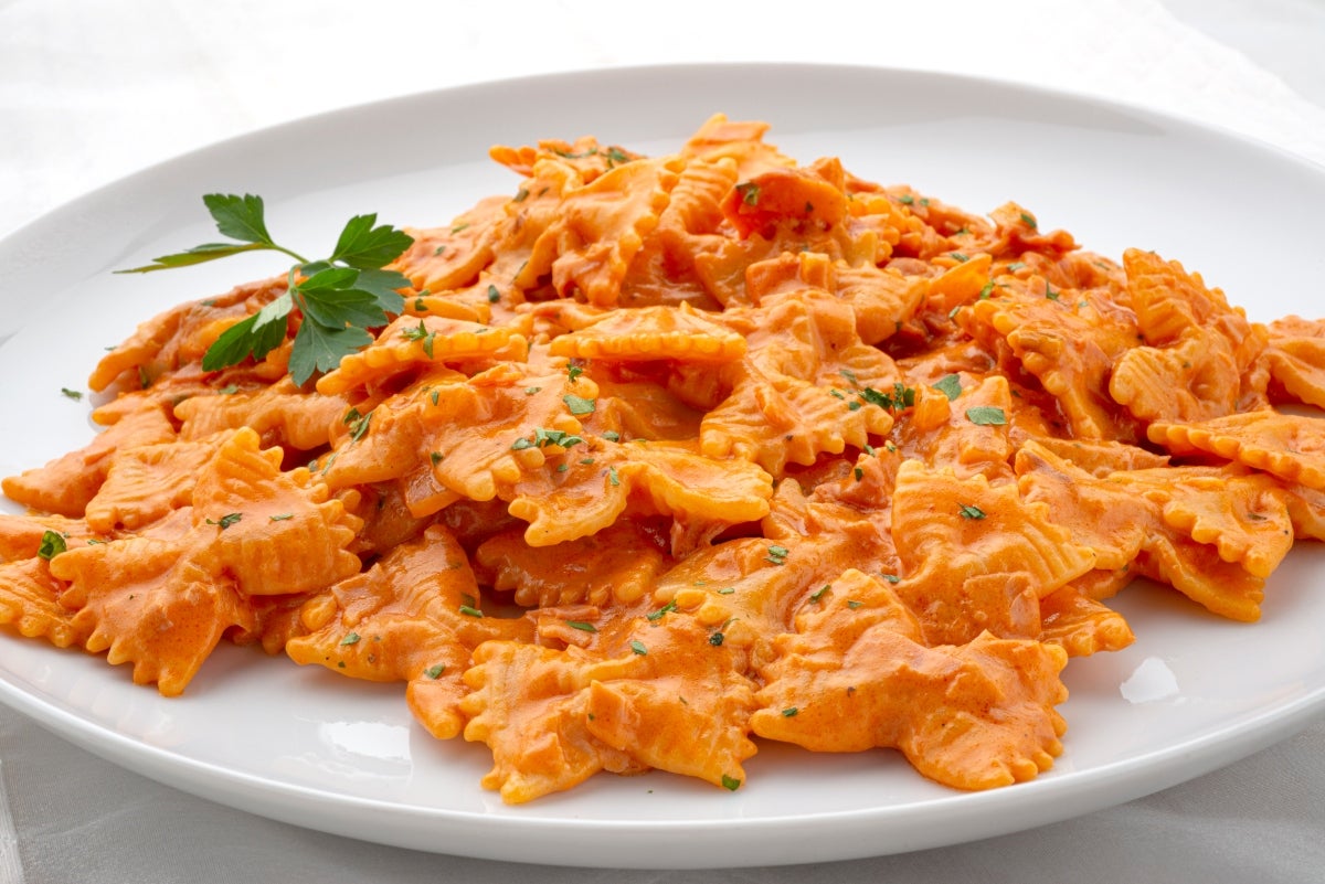 Arguiñano: farfalle con crema de tomate y jamón cocido, una receta con ...