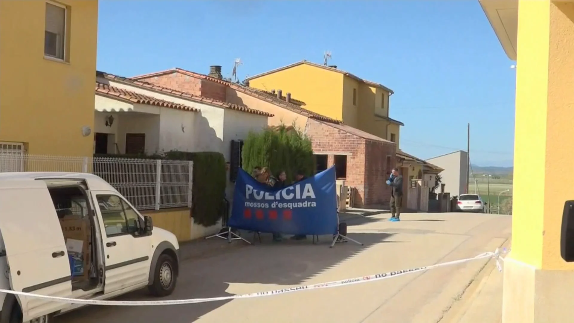 Asesina presuntamente a su hijo de 5 años y apuñala a su mujer: "Que sepamos nunca había denunciado malos tratos" Asesina presuntamente a su hijo de 5 años y apuñala a su mujer: "Que sepamos nunca había denunciado malos tratos"