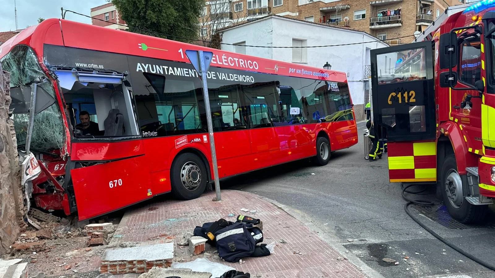 Colisión frontal de un autobús en Valdemoro Colisión frontal de un autobús en Valdemoro