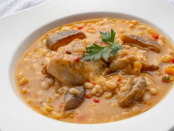 Receta de alubias blancas con codornices y setas, de Karlos Arguiñano Receta de alubias blancas con codornices y setas, de Karlos Arguiñano