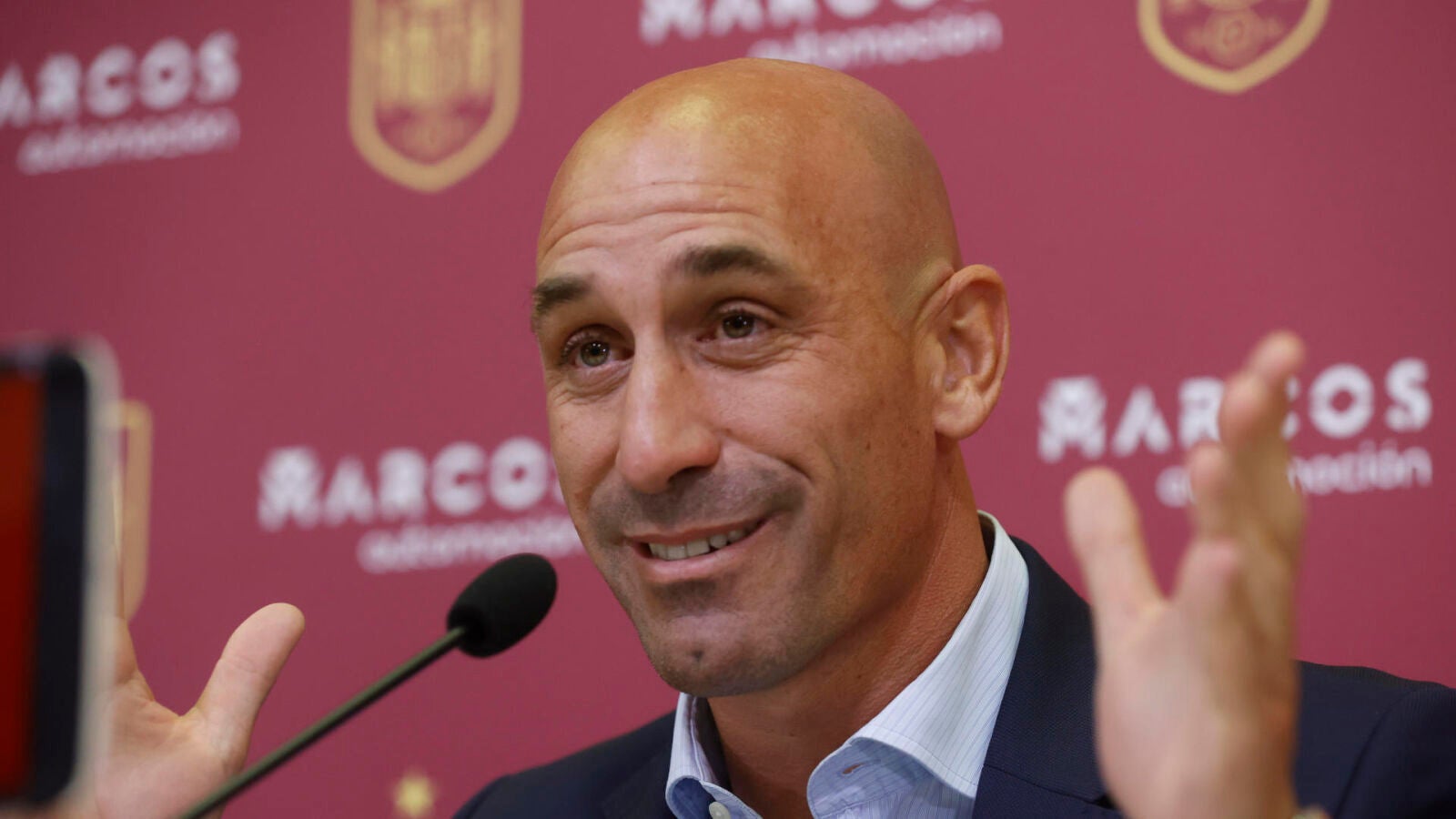 La jueza embarga a Luis Rubiales un Mercedes y le bloquea 3 cuentas