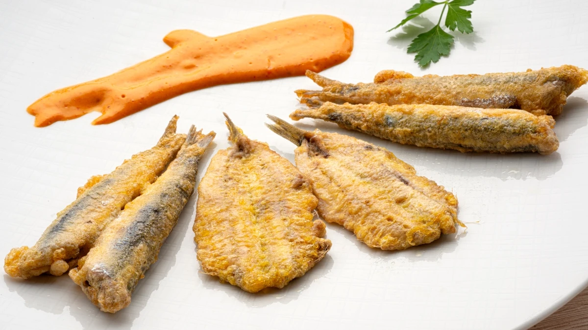 Una receta de temporada, fácil y rápida, de Arguiñano: anchoas rebozadas con mahonesa de piquillos Anchoas rebozadas con mahonesa de piquillos