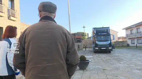 Clientes esperando a Ofibus Clientes esperando a Ofibus