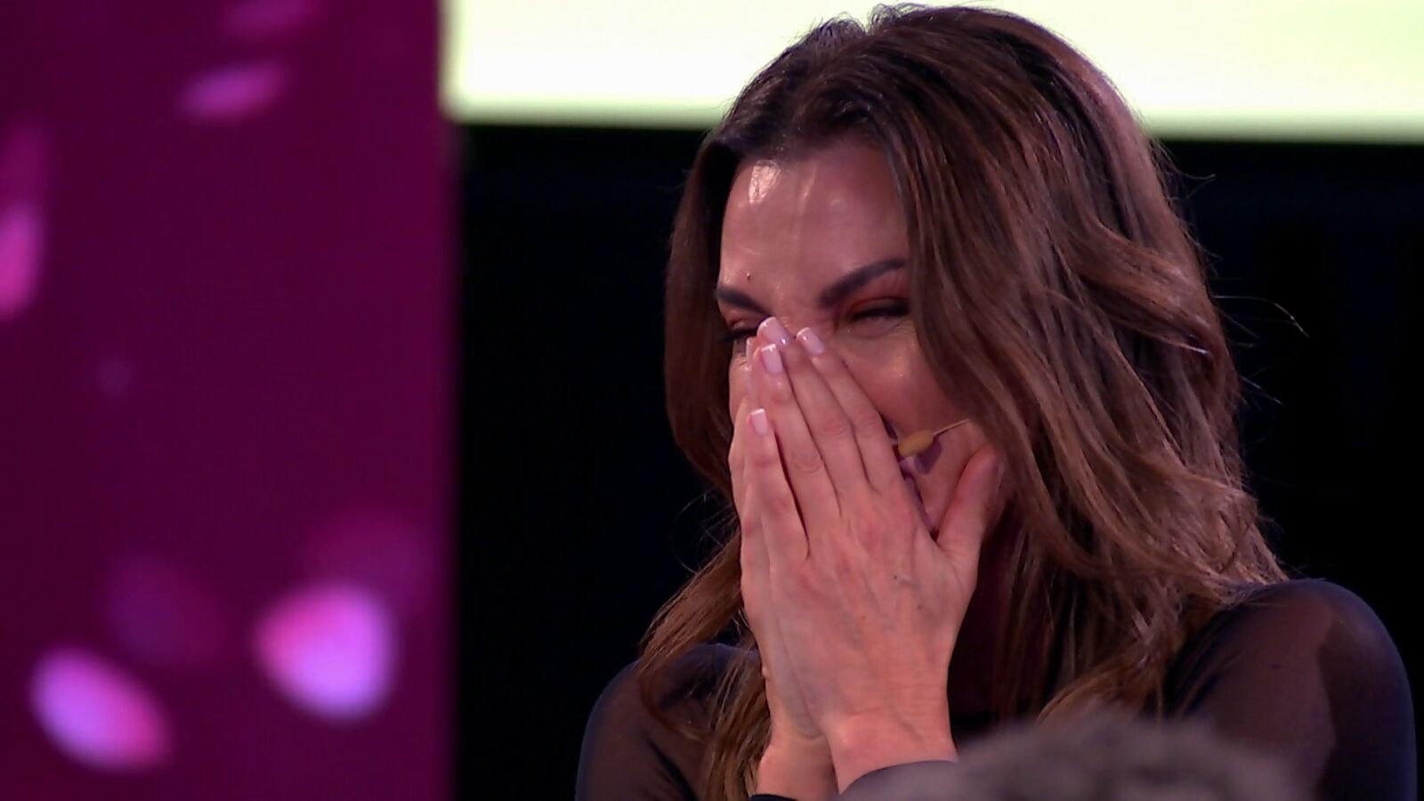 Mar Flores rompe a llorar ante la interpretación de Chenoa con Me quedo contigo